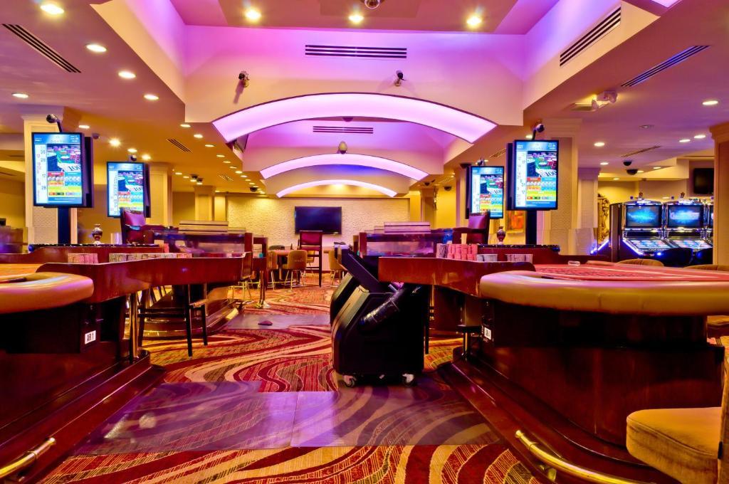 Savannah Hotel & Casino パラマリボ エクステリア 写真