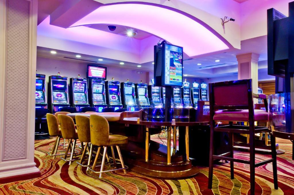 Savannah Hotel & Casino パラマリボ エクステリア 写真
